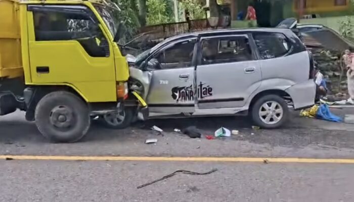 Innalillah… Lakalantas Truk V5 Avanza di Lapri, Netizen: Mari Do’akan Penumpang-Pengemudi Selamat
