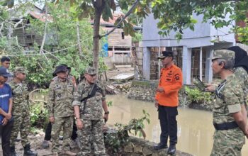 Bupati Bone Tinjau Lokasi Pascabanjir, Perintahkan Pengerukan dan Penanaman Mangrove Sungai Panyula