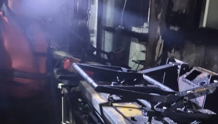 Kebakaran Hebat di Manurungnge Bone: Percetakan Hangus, Kerugian Ditaksir Setengah Miliar