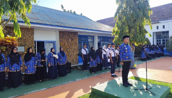 Irup di SMPN 7 Bajoe, Camat Tanete Riattang Timur Ingatkan Bahaya Sampah di Wilayah Rawan Banjir