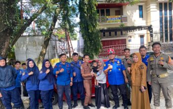Bravo Damkar! Balita Terkunci di Dalam Mobil, Tim Rescue Damkar Bone Bergerak Cepat Lakukan Evakuasi