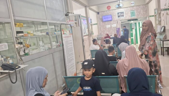 Musim Pancaroba, Kasus Flu dan Batuk Meningkat, Puluhan Warga Datangi Klinik Az-Zahra Bone