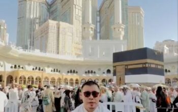 HUT ke-48, Plt Kadis Perkimtan Bone Doakan BupAAS dari Depan Ka’bah Diberikan Keselamatan Dunia dan Akhirat