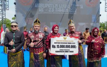 Hari Jadi ke-23 Lutim, Gubernur Sulsel Percepat Pembangunan Infrastruktur dan Serahkan Bantuan Rp15 Miliar