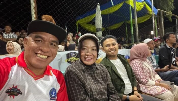 Ketua PBVSI Bone Semangati Tim Porprov dengan Saweran di Tanabatue Cup 2026