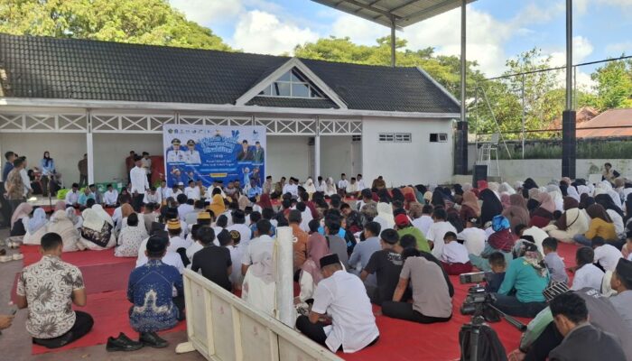 Lebaran Anak Yatim dan Disabilitas 1448 Hijriah, Bupati Bone: Tak Ada Alasan Anak Putus Sekolah