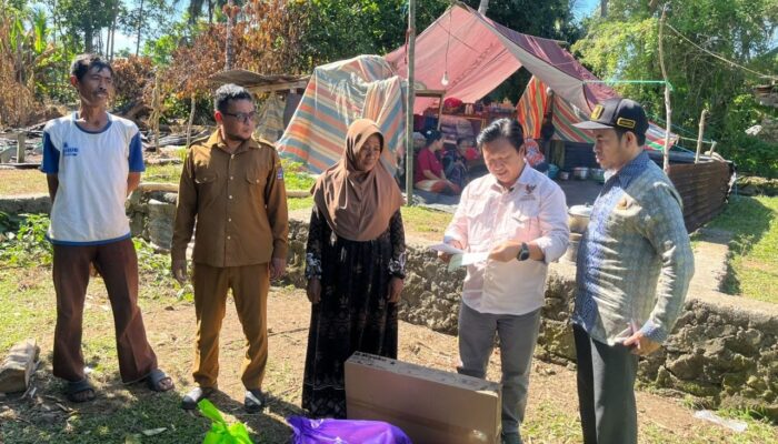BAZNAS Bone Hadir Ringankan Beban Korban Kebakaran di Desa Latellang