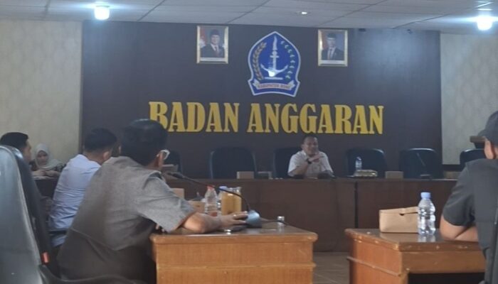 Ketua DPRD Bone Absen, Wakil Ketua Irwandi Burhan Pimpin Rapat Konsultasi – Bamus DPRD