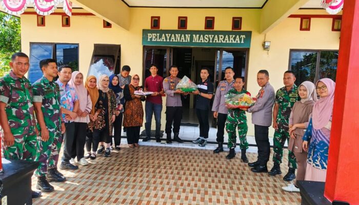 Beri Kejutan Hari Bhayangkara ke-80, Forkopimcam Palakka Rame-rame Bawa Nasi Tumpeng ke Mapolsek: Simbol Kebersamaan