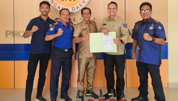 Damkar Bone Dapat Tambahan 5 APAR dari BPBD Sulsel, Perkuat Kesiapsiagaan Kebakaran