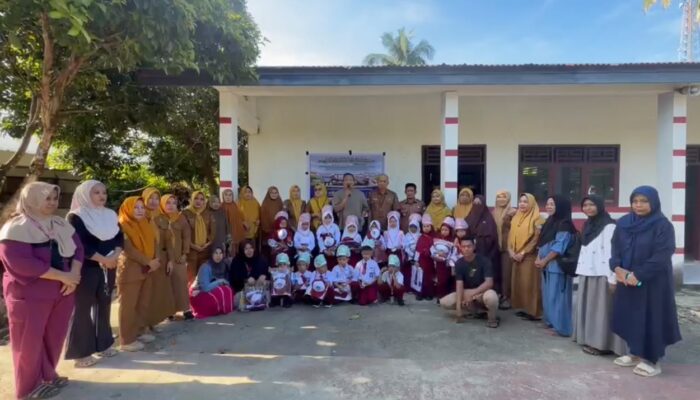 Hari Pertama Sekolah, Wakil Ketua DPRD Bone Irwandi Burhan Dukung Gerakan Ayah Antar Anak