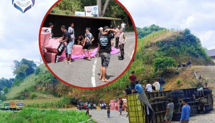 Lakalantas Truk Terbalik di Jalan Poros Bone-Makassar