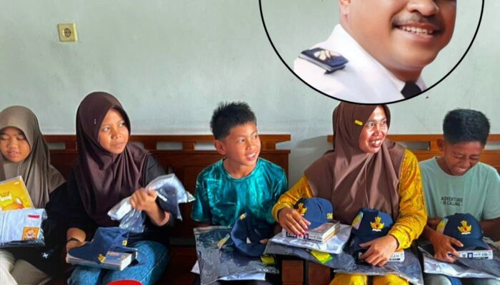 Peduli Pendidikan, Kades Bulu Tanah Bone Bantu Seragam, Sepatu hingga Alat Tulis Siswa SD yang Naik ke SMP