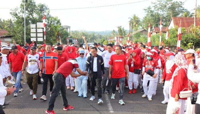 Ribuan Warga Padati Roadshow HUT ke-81 RI di Lamuru, Bupati Bone Tekankan Pentingnya Pendidikan Anak