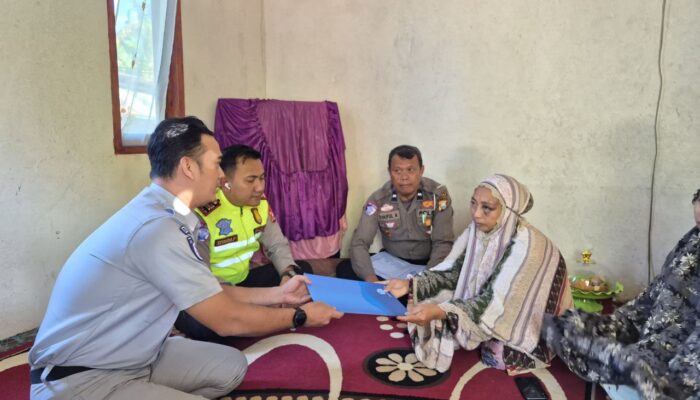 Satlantas Polres Bone-Jasa Raharja, Serahkan Santunan Ahli Waris Korban Lakalantas Terima Rp50 Juta