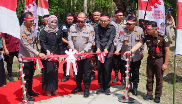 Wabup Bone bersama Wakapolda Sulsel  Resmikan Jembatan Merah Putih di Awangpone, Perkuat Konektivitas Warga