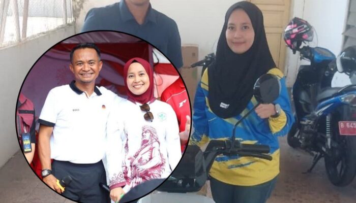Bupati Bone Hadiahi Pejuang Keluarga, Impian Sepeda Listrik Nurul Evita Terwujud