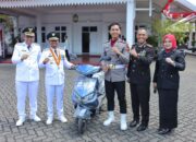 Berikan Apresiasi, Bupati Bone Hadiahi Motor Listrik untuk Danup HUT RI ke-81