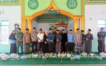 Warga Sijelling Bone Hadirkan Pimpinan Ponpes As’adiyah Mabbarakka Bulukumba di Momentum Maulid