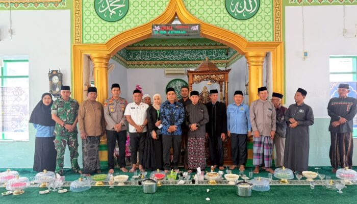 Warga Sijelling Bone Hadirkan Pimpinan Ponpes As’adiyah Mabbarakka Bulukumba di Momentum Maulid