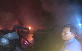 Rumah Panggung di Kahu Bone Terbakar, Gabah dan Mesin Pertanian Ikut Hangus