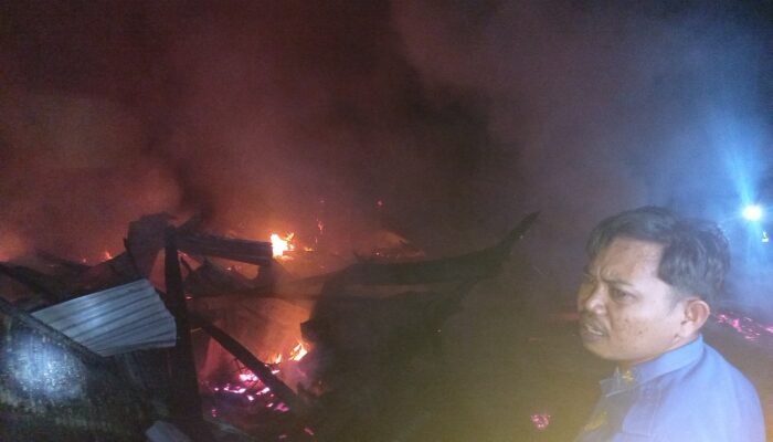Rumah Panggung di Kahu Bone Terbakar, Gabah dan Mesin Pertanian Ikut Hangus