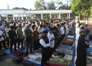 Gubernur Sulsel Bersama Ribuan Warga Gelar Salat Istisqa, Panjatkan Doa Agar Hujan Turun