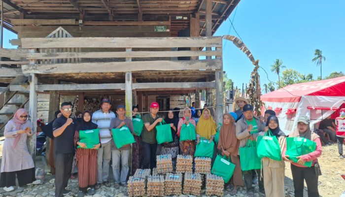 Dinas Peternakan Bone Salurkan Bantuan untuk Korban Kebakaran di Sanrangeng