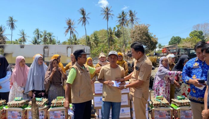 Pelaku UMKM/IKM Bone Serahkan Bantuan untuk Korban Kebakaran di Sanrangeng