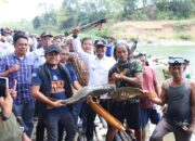Hadiri Mappabaje’ Hingga Mappajala di Binuang, Bupati Bone Salurkan 8 Ribu Benih Ikan