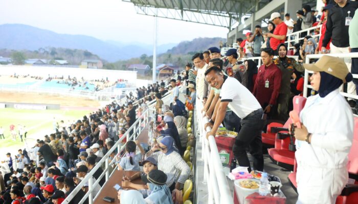 Bupati dan Ribuan Suporter Bone Datang Beri Dukungan, Bone Beramal FC Tembus Final