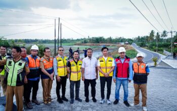 Gubernur Sulsel Andi Sudirman Tinjau Jalan Paleteang-Malimpung, Akses Pinrang-Enrekang Kian Mul
