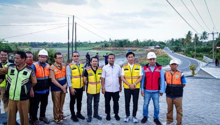 Gubernur Sulsel Andi Sudirman Tinjau Jalan Paleteang-Malimpung, Akses Pinrang-Enrekang Kian Mul