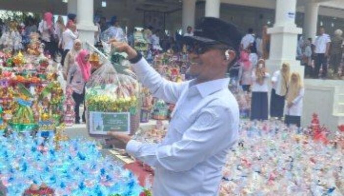 Bupati Bone Gerakkan Peringatan Maulid Nabi di Lapangan Merdeka, 26 Ribu Male Hias Catat Sejarah