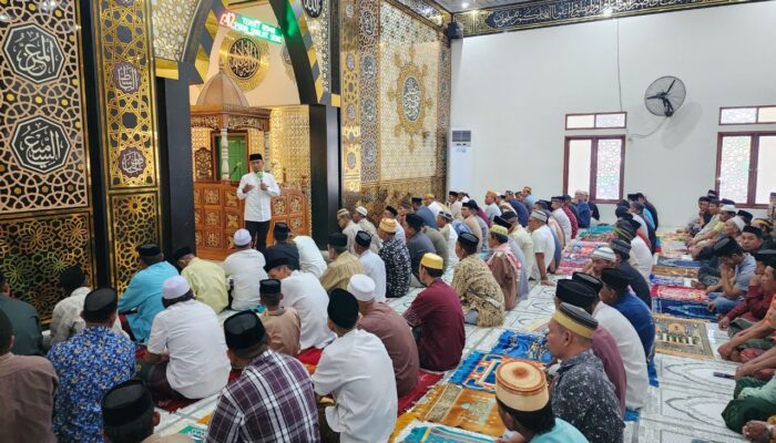 Bupati Bone Silaturahmi dengan Jamaah Masjid Jami Nurul Ilahi di Desa Jaling, Ajak Jaga Persatuan dan Dukung Pembangunan