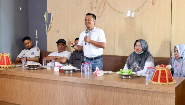Didampingi Legislator Bone, Bupati Bone Bone Ajak Warga KKMB Pare Pare Jaga Kekompakan dan Persaudaraan