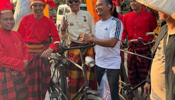 Jalan Pagi di Lapangan Merdeka, Bupati Bone Berbaur dan Apresiasi Komunitas Sepeda Tua Meriahkan Gau Maraja
