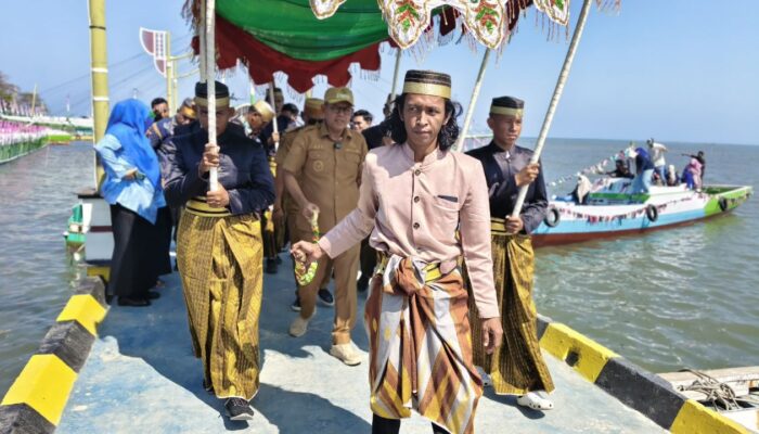 Gau Maraja 2026 di Ujung Selatan Bone, Wabup Bone Andi Akmal Buka Festival Maritim Lampu’ Toae