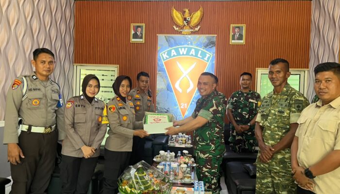 Polri Sambangi Yonarmed 21/Kawali, Perkuat Sinergi TNI-Polri di Bone