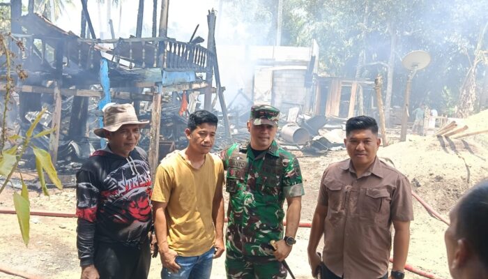 Dipimpin Langsung Letkol Arm Rianto Hartomo, Prajurit Yonarmed 21/Kawali Gerak Cepat Padamkan Kebakaran 2 Rumah di Bengo
