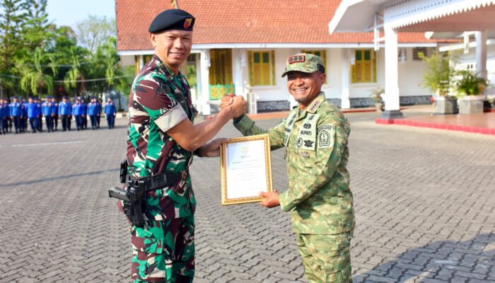 BupAAS Terima Brevet Kehormatan Kavaleri, Simbol Sinergi TNI dan Pemda