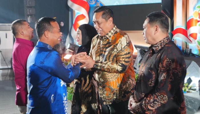 Malam Pisah Sambut, Gubernur Sulsel Apresiasi Dedikasi Irjen Pol. Djuhandhani, Sambut Kapolda Baru Irjen Pol. M. Awal Chairuddin