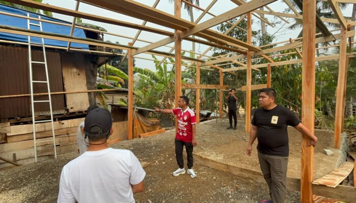 Bedah Rumah Warga Jadi Perhatian, Bupati Bone Cek Langsung Progres Pengerjaan