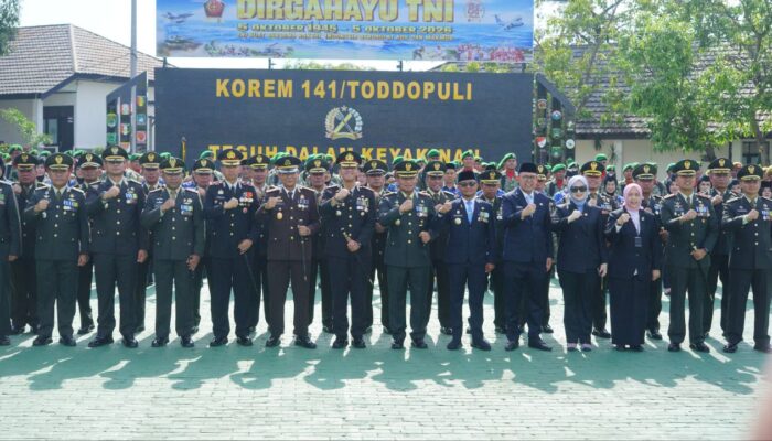 Bupati dan Wabup Bone Hadiri HUT ke-81 TNI, BupAAS : Kami Berasal dari Keluarga Besar TNI