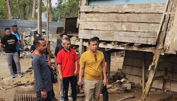 Pastikan Bantuan Tepat Sasaran, Bupati Bone Turun Langsung Pantau Bedah Rumah Warga