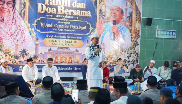Wabup Bone Hadiri Takziah Ibunda Kapolda Kaltara di Salomekko, Ustaz Das’ad Latif Sampaikan Tausiah