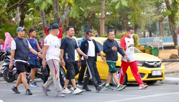 Jalan Pagi dan Pantau Kebersihan di Manurunge, Bupati Bone Ajak Warga Jaga Kebersihan Menuju Adipura 2026