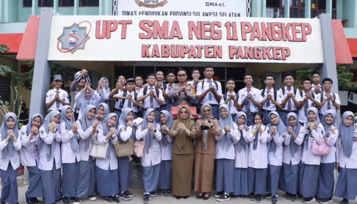 Kapolres Pangkep Sambangi SMAN 11, Ajak Pelajar Berprestasi dan Jauhi Pelanggaran Hukum