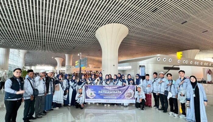 Patria Group Berbagi Berkah, H. Faisal Ibrahim Berangkatkan Umrah Gratis Dua Santri dan Ulama Ajangale Bone